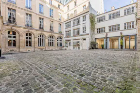 Un Showroom Prestigieux en Plein Marais - Image 6