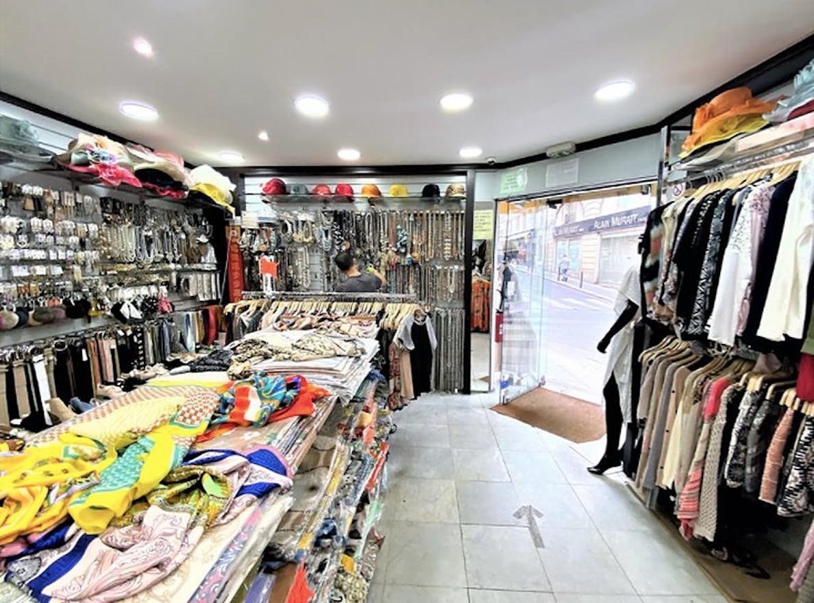 Corner Boutique - 2nd Arrondissement  - Sentier - Image 2