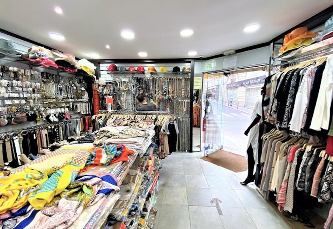 Corner Boutique - 2nd Arrondissement - Sentier - Image 2