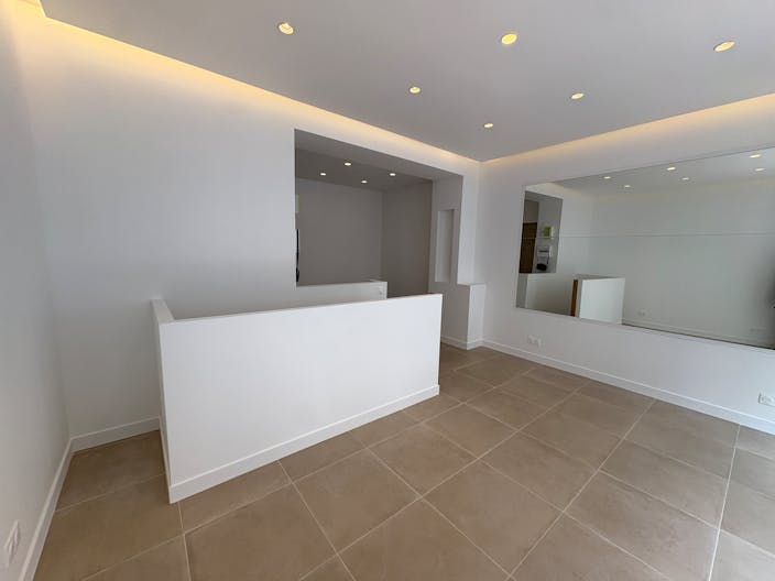 Vitrines Attrayantes pour Showroom à Levallois-Perret - Image 3