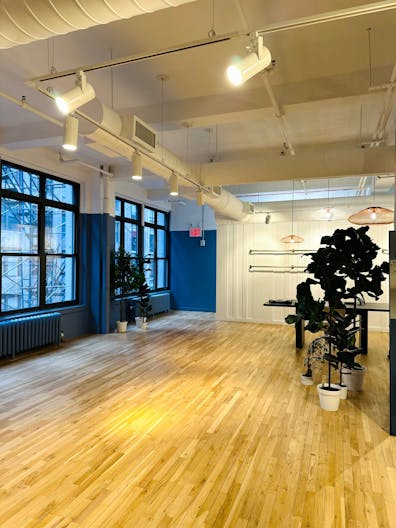 Luxury Apparel Showroom for High-End Fashion Brands - Image 2