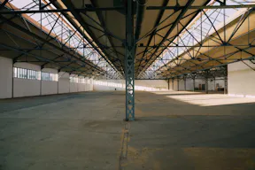 Local industriel de 2000m2 pour vos projets Créatifs - Image 5