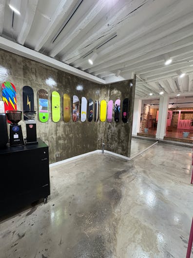 POP-UP BOUTIQUE & SHOWROOM AU COEUR DU MARAIS - Image 2