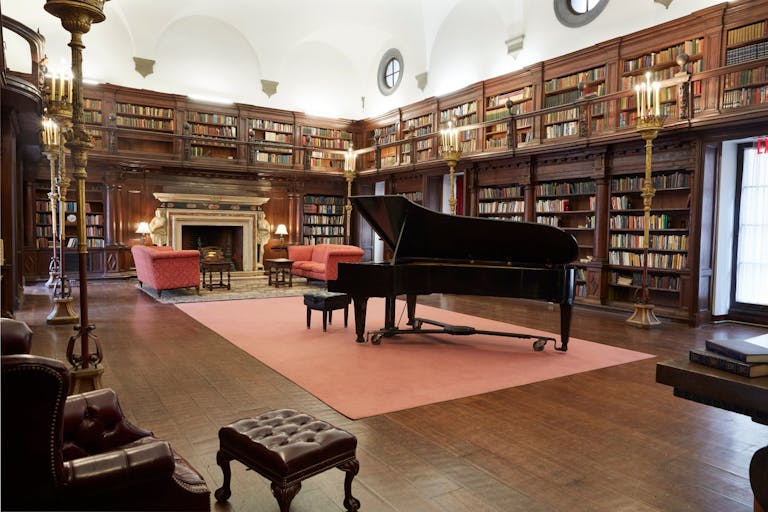 Historic Showroom in Prime UES - Image 0