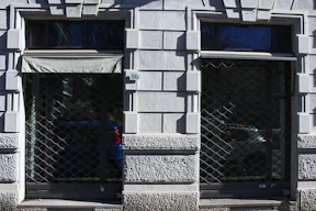 Prestigioso spazio in edificio d'epoca, con 5 vetrine su strada  - Image 8