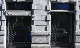 Prestigioso spazio in edificio d'epoca, con 5 vetrine su strada - Image 8