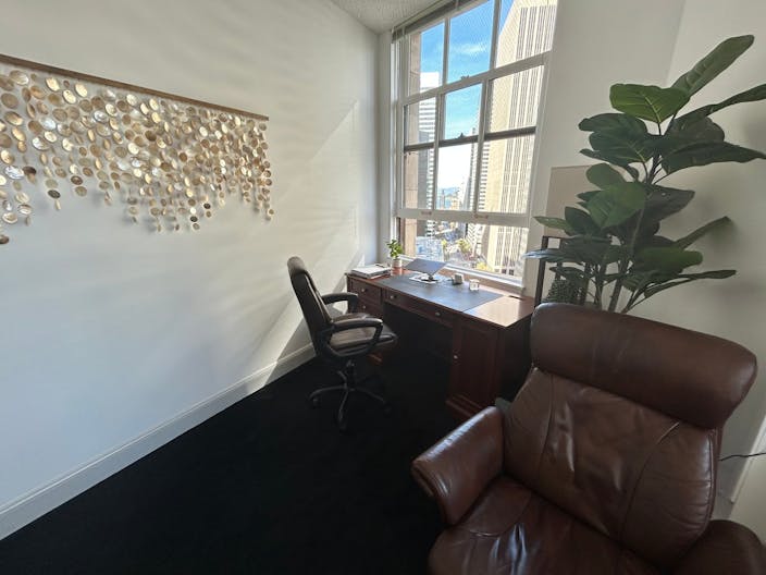 Get Together Comfortably with Gorgeous Views in Downtown San Francisco - Image 1