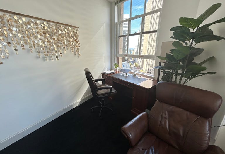 Get Together Comfortably with Gorgeous Views in Downtown San Francisco - Image 1