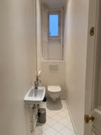 Beautiful Showroom in Saint-Germain - Image 14