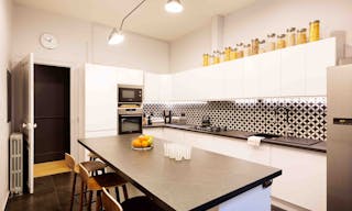 Gorgeous Space Near Monceau Park - Image 7