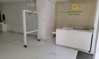 Prime location - Upper East St. Pop Up store Location ! - Image 2