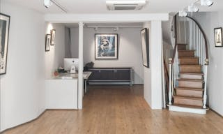 Art Gallery Space in Saint-Germain des Près - Image 1