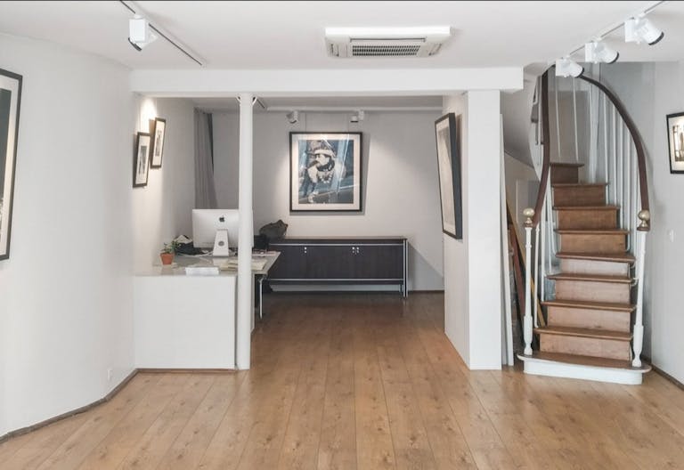 Art Gallery Space in Saint-Germain des Près - Image 1