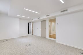 Unique Space near Parc Monceau - Image 8