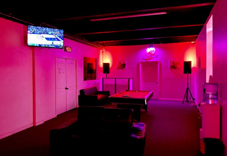 Modern, Spacious, Diamond in the Rough - Image 0