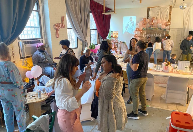 Beautiful and Versatile Open Loft Studio - Image 4