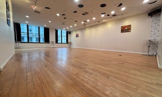 Entire Floor in SOHO with 2 extra rooms! - Image 2