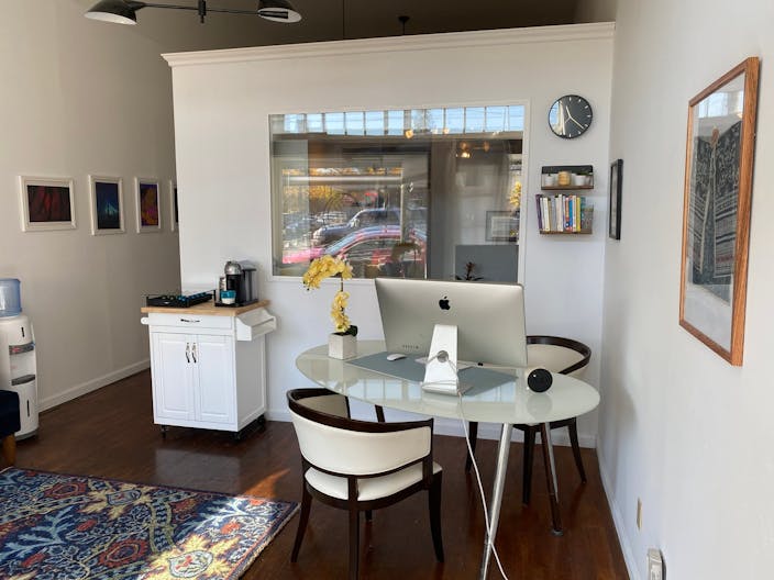 Chic ,Inspiring Meeting Work Space For Rent - Image 4