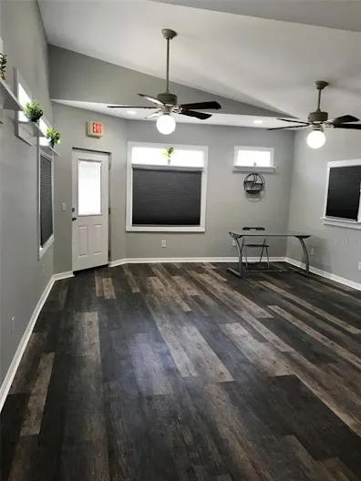 Boutique with parking space - Image 2
