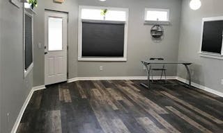 Boutique with parking space - Image 2