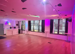 Entire Floor in SOHO with 2 extra rooms! - Image 30