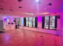 Entire Floor in SOHO with 2 extra rooms! - Image 30