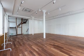 Boutique �ph�m�re / Pop-up / Galerie/Showroom au coeur du Marais - tr�s lumineux avec 8 m de vitrines en angle - Arts et M�tiers - Image 5