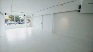 Gloss White Gallery Space on Fairfax Ave - Image 26