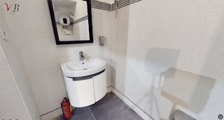 Central Paris Showroom next to Louis Vuitton HQ near Marais - Image 8