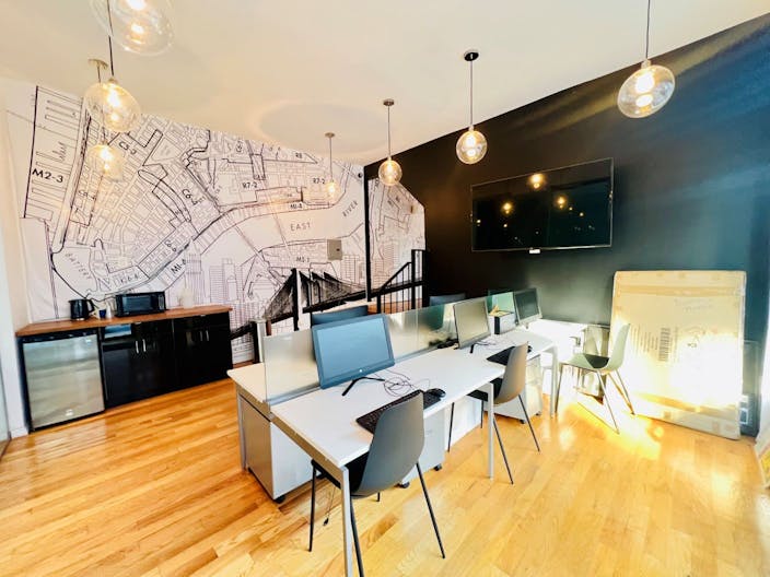 Prime Williamsburg Corner Retail Space | 100 ft Glass Frontage | High Foot Traffic - Image 4