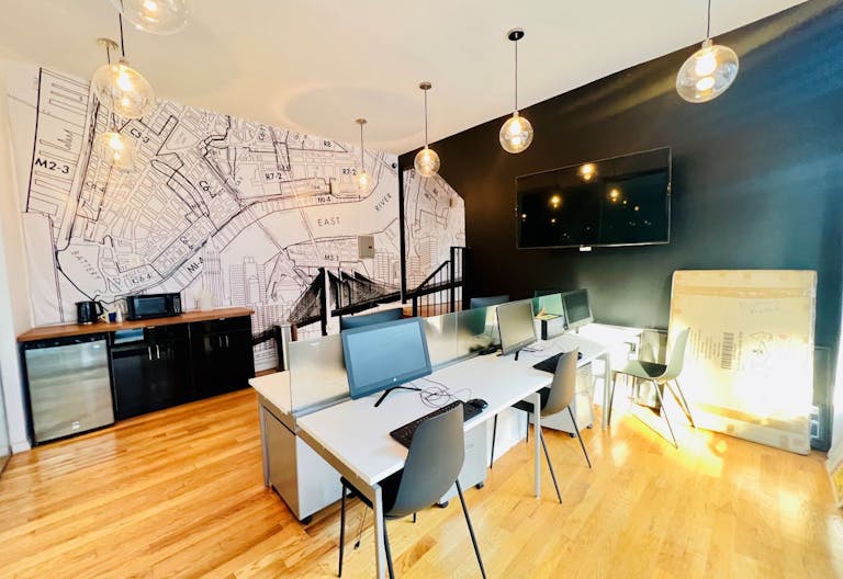 Prime Williamsburg Corner Retail Space | 100 ft Glass Frontage | High Foot Traffic - Image 4