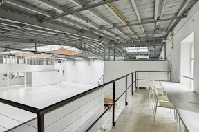 Amazing Showroom in Arty Le Marais - Image 2