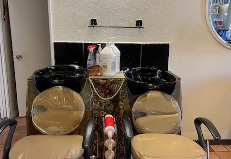 Local Hair Salon for rent (Beauty, Nails, & Private Rooms) - Image 3