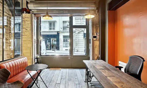 Boutique authentique dans le Sentier à Paris (bureau / showroom / événement) - Image 0