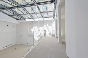 Magnifique espace sous verri�re � proximit� du Palais Royal - Image 3