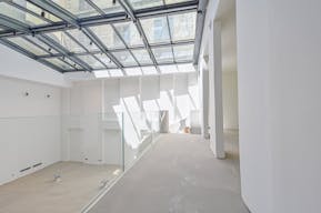 Magnifique espace sous verri�re � proximit� du Palais Royal - Image 3