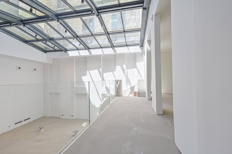 Magnifique espace sous verri�re � proximit� du Palais Royal - Image 3