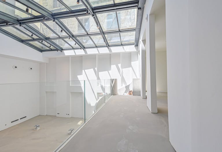 Magnifique espace sous verri�re � proximit� du Palais Royal - Image 3