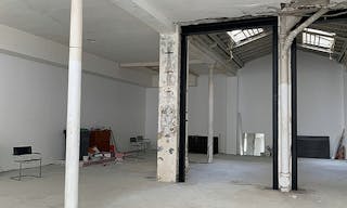 Industrial Showroom in Le Marais - Image 5