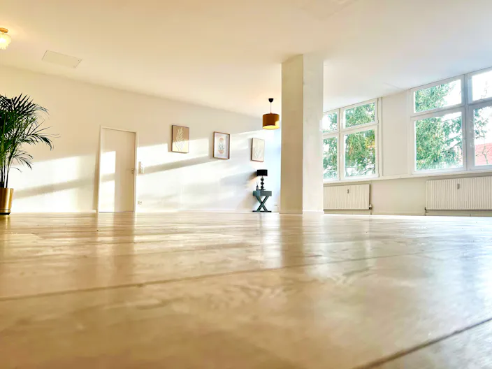 Huge and bright Loft - Image 2