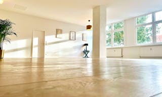 Huge and bright Loft - Image 2