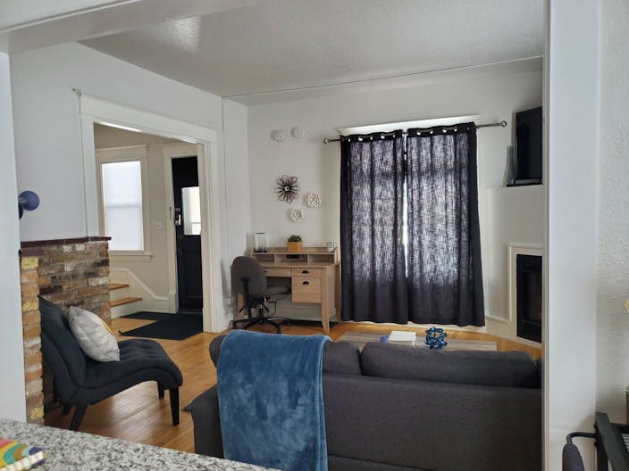 Charming 3 Bedroom Home, Close to U of M/Downtown/Dinkytown ~ Great Deck!! - Image 2