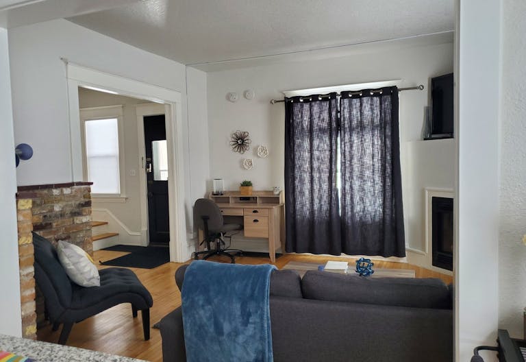 Charming 3 Bedroom Home, Close to U of M/Downtown/Dinkytown ~ Great Deck!! - Image 2