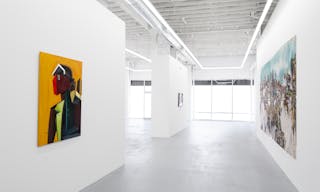 Plenty of Natural Light Surrounded by Restaurants and Galleries - Image 1