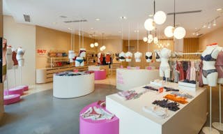 Bright Fashion Island Pop Up Boutique - Image 1