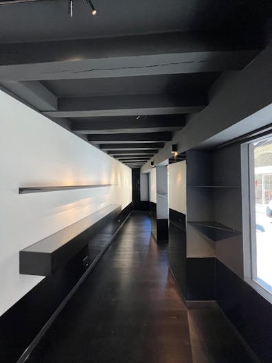 Recently renovated shop in prime 1st arr location in Paris - Image 0