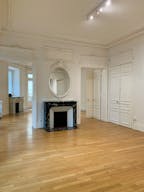 Beautiful Showroom in Saint-Germain - Image 10