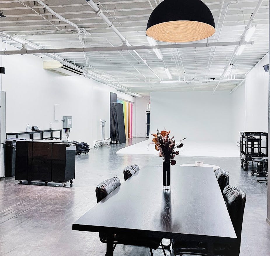 Trendy NYC Photography Studio - Image 2