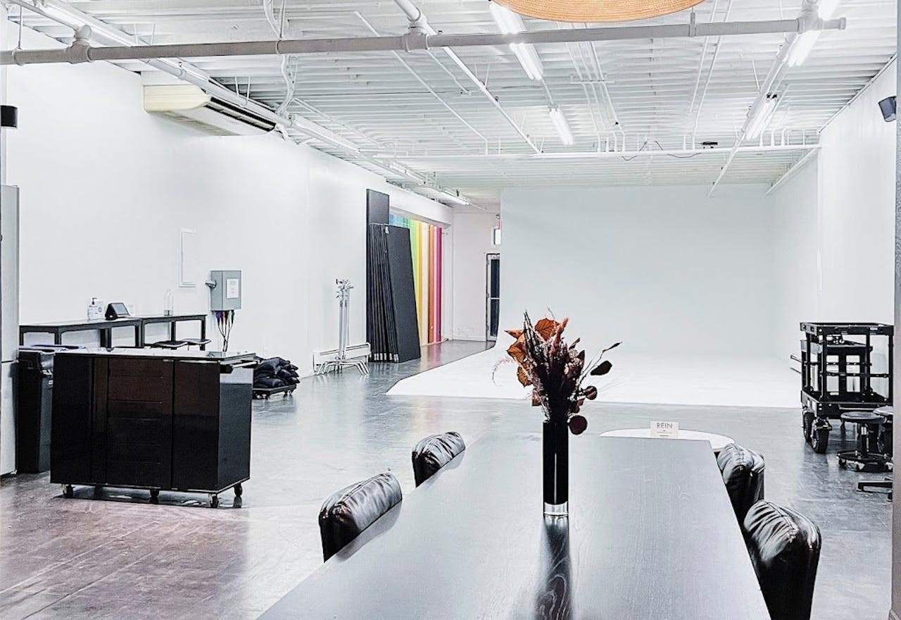 Trendy NYC Photography Studio - Image 2