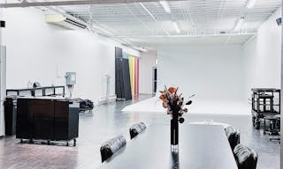 Trendy NYC Photography Studio - Image 2